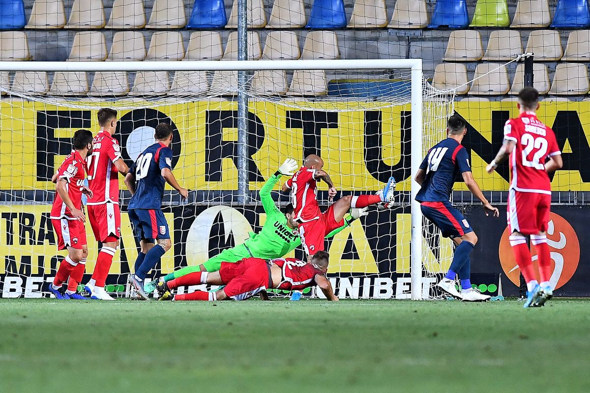 CHINDIA TÂRGOVIȘTE - DINAMO 3-2 // VIDEO+FOTO Uhrin n-a schimbat nimic! Roș-albii pierd contra Chindiei și revin pe ULTIMUL LOC