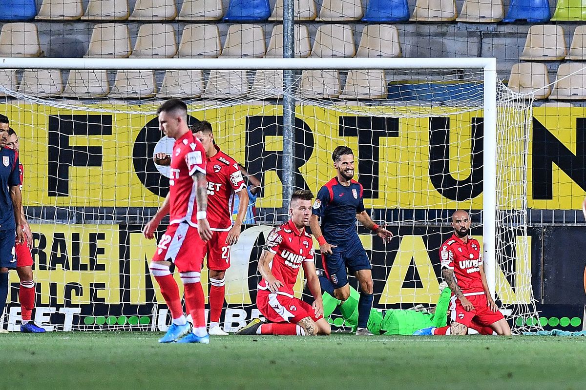 CHINDIA TÂRGOVIȘTE - DINAMO 3-2 // VIDEO+FOTO Uhrin n-a schimbat nimic! Roș-albii pierd contra Chindiei și revin pe ULTIMUL LOC