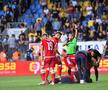 CHINDIA TÂRGOVIȘTE - DINAMO 3-2 // FOTO Panică în prelungirile meciului! Marius Martac a leșinat, iar ambulanța și-a făcut apariția pe teren