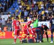CHINDIA TÂRGOVIȘTE - DINAMO 3-2 // FOTO Panică în prelungirile meciului! Marius Martac a leșinat, iar ambulanța și-a făcut apariția pe teren