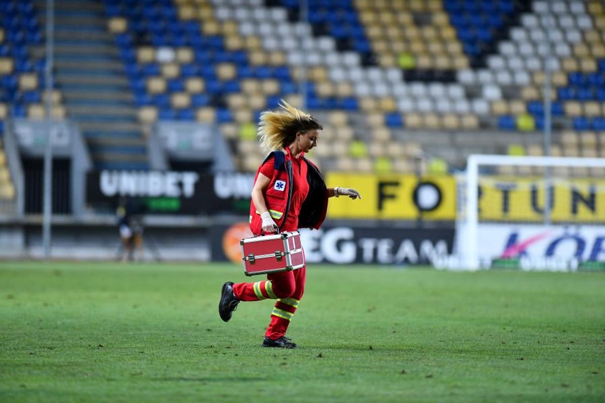 CHINDIA TÂRGOVIȘTE - DINAMO 3-2 // FOTO Panică în prelungirile meciului! Marius Martac a leșinat, iar ambulanța și-a făcut apariția pe teren