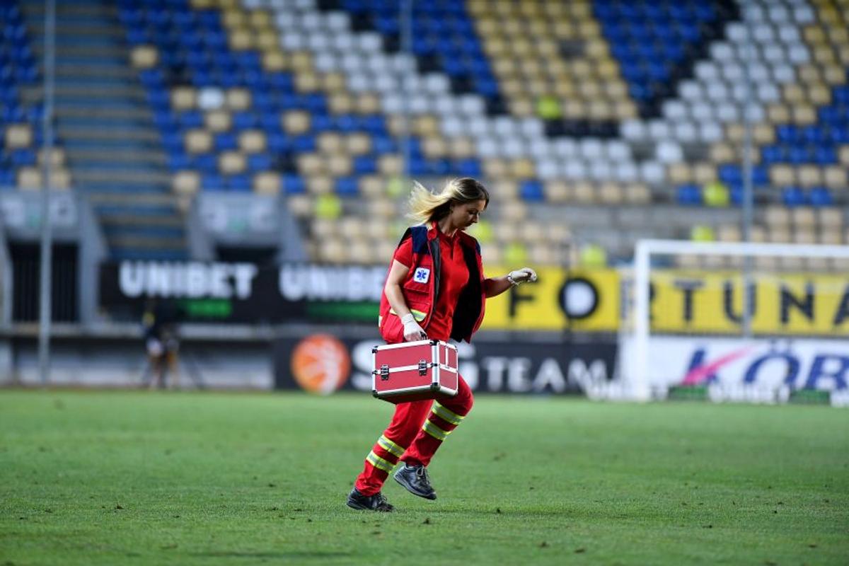 CHINDIA TÂRGOVIȘTE - DINAMO 3-2 // FOTO Panică în prelungirile meciului! Marius Martac a leșinat, iar ambulanța și-a făcut apariția pe teren