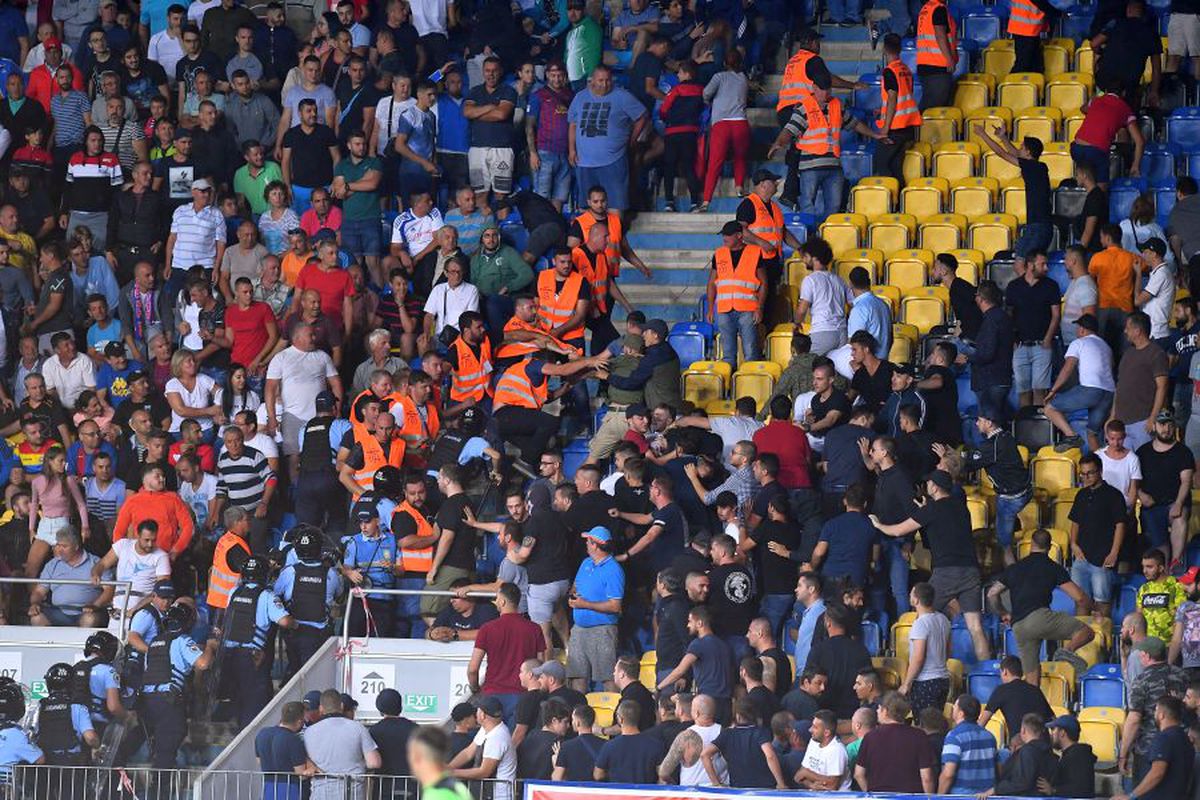CHINDIA TÂRGOVIȘTE - DINAMO // VIDEO Ultrașii din PCH au oprit din nou meciul! Ce s-a întâmplat la Ploiești