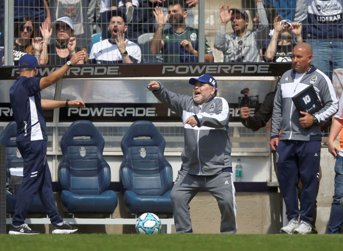 VIDEO Diego Maradona, înfrângere la debut într-o atmosferă fabuloasă: „Mă doare sufletul”