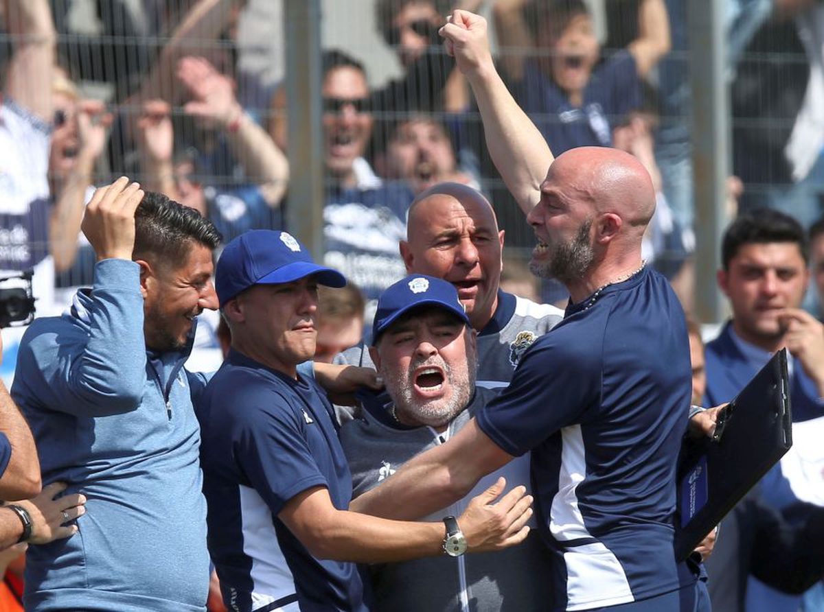 VIDEO Diego Maradona, înfrângere la debut într-o atmosferă fabuloasă: „Mă doare sufletul”