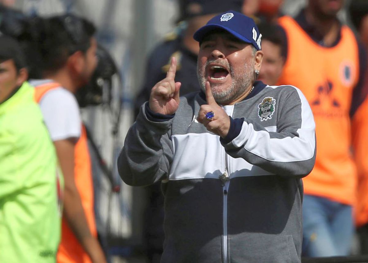 VIDEO Diego Maradona, înfrângere la debut într-o atmosferă fabuloasă: „Mă doare sufletul”