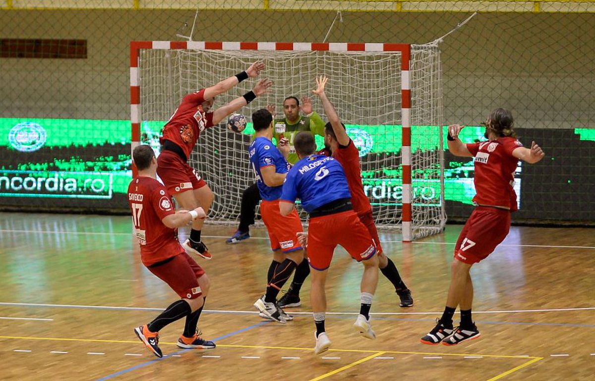 STEAUA - DINAMO 27-26 // În ultima secundă! Steaua a obținut o victorie dramatică în fața lui Dinamo, care era neînvinsă până azi în campionatul