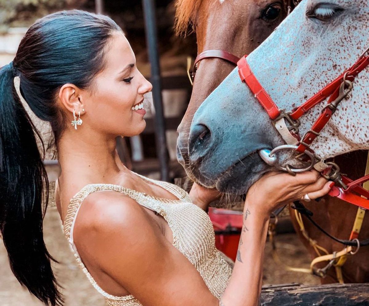 FOTO Indecisă » Miss Italia e microbistă, însă ține cu două mari adversare din Serie A