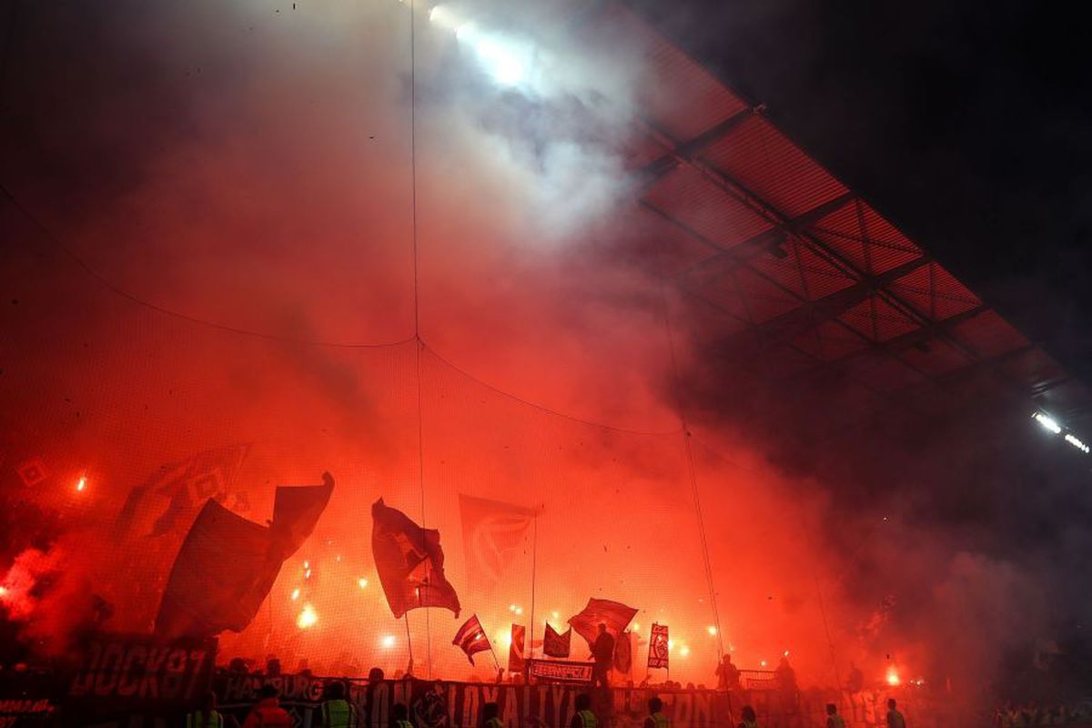 SANKT PAULI - HAMBURG 2-0 / Festival pirotehnic