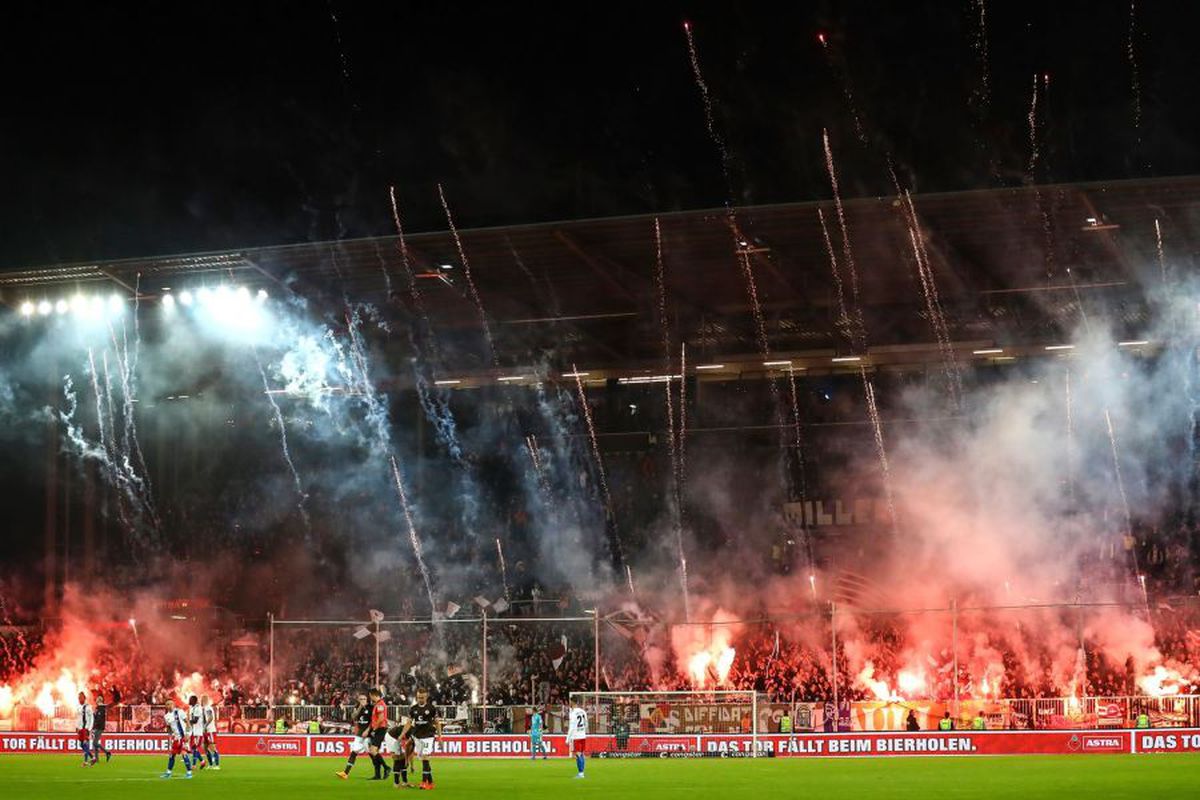 SANKT PAULI - HAMBURG 2-0 / Festival pirotehnic