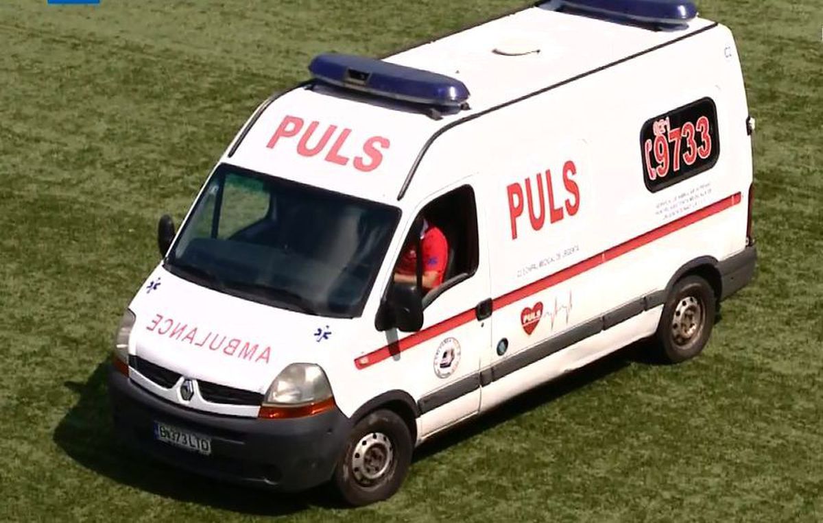 VIDEO + FOTO // Chiajna - Farul, întrerupt 7 minute după ce un jucător s-a prăbușit pe teren! EXCLUSIV Ce diagnostic i-au pus medicii