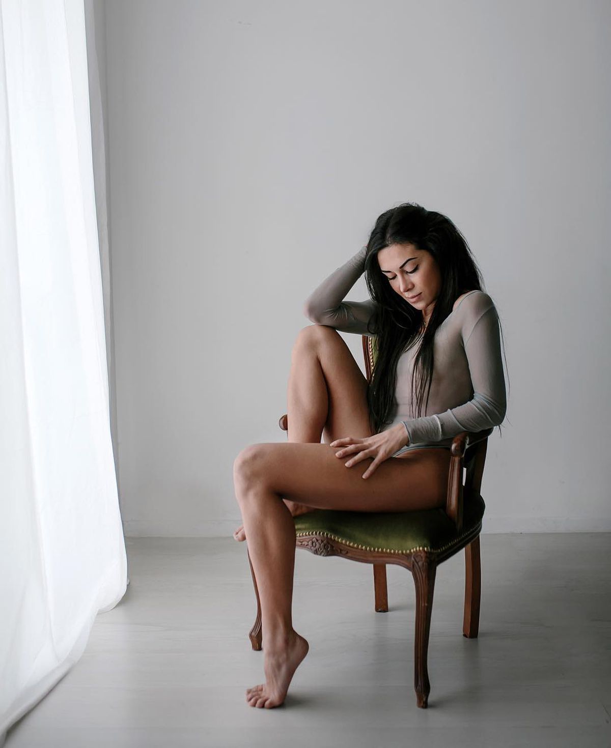 FOTO Sirena Ludovica Robaudo » E pasionată de surfing și se dă cu placa în cele mai exotice locuri de pe glob