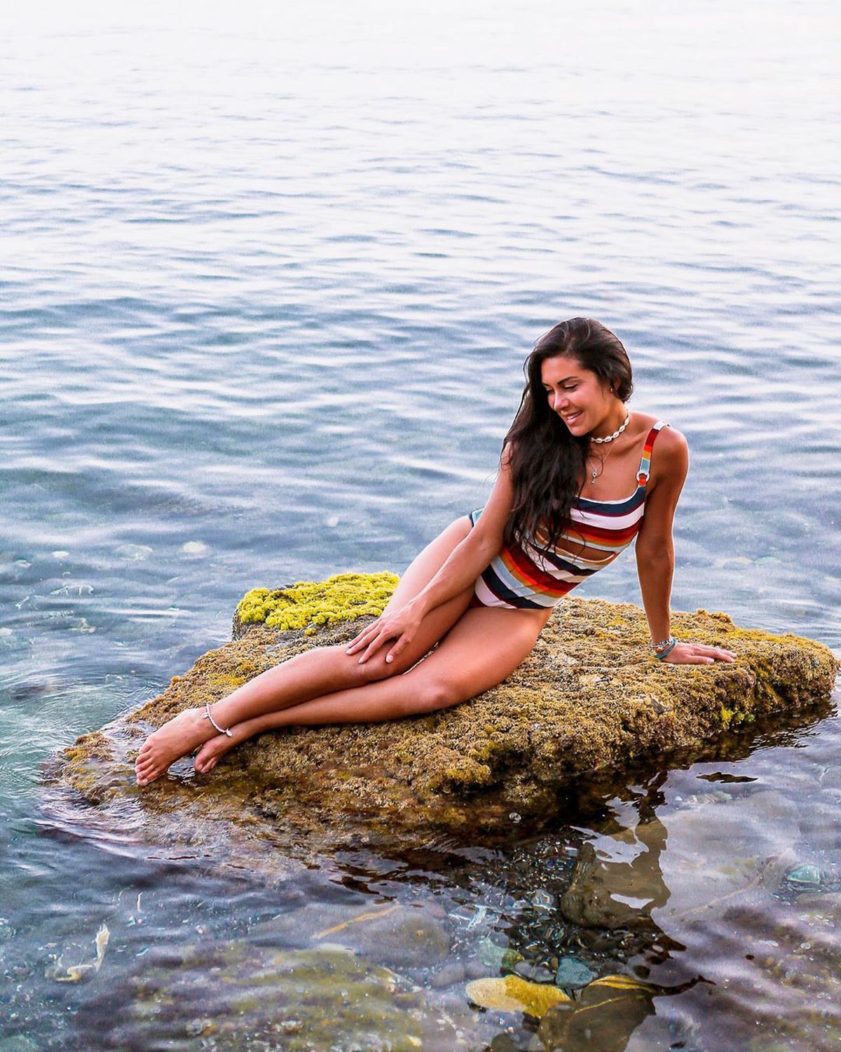 FOTO Sirena Ludovica Robaudo » E pasionată de surfing și se dă cu placa în cele mai exotice locuri de pe glob