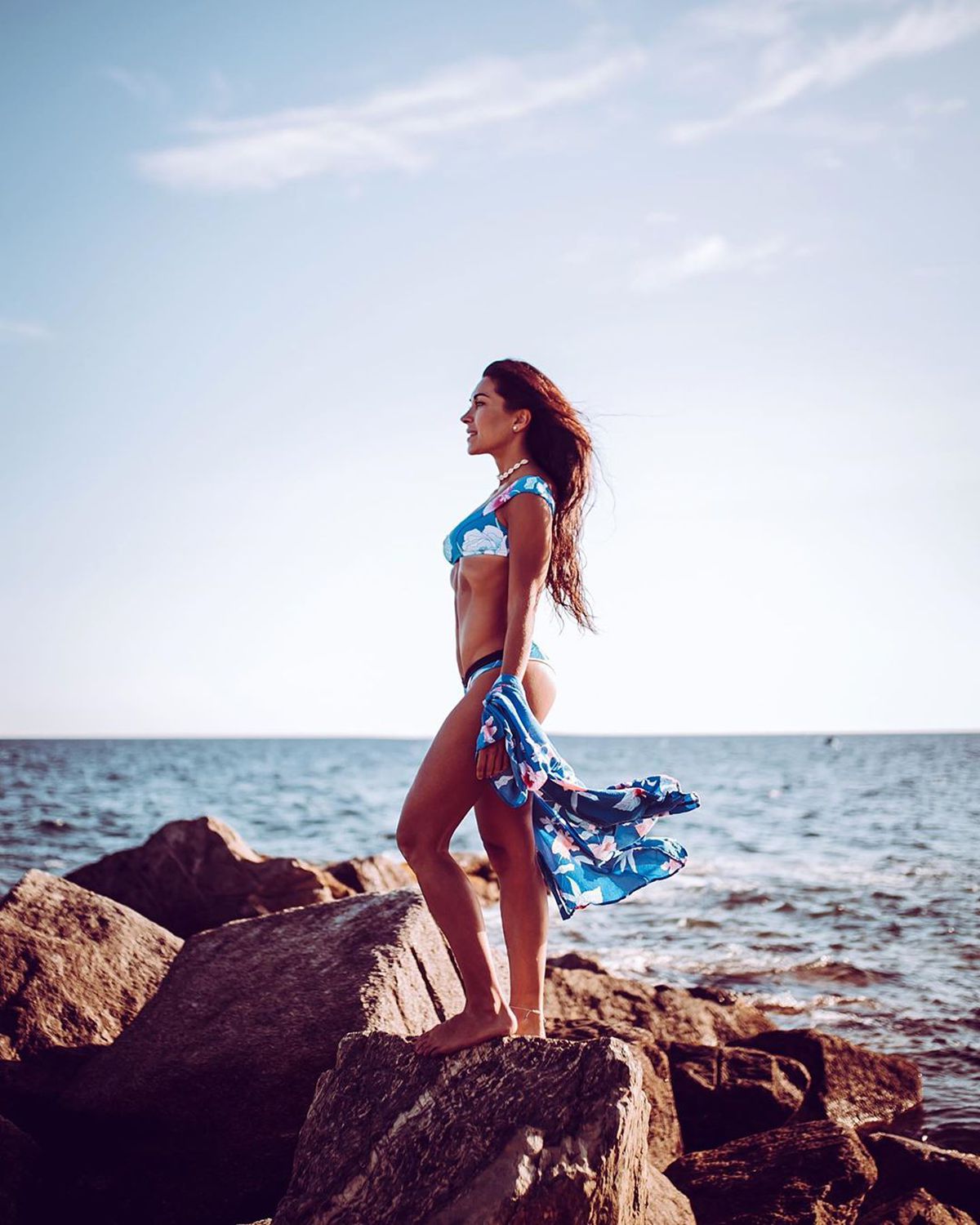 FOTO Sirena Ludovica Robaudo » E pasionată de surfing și se dă cu placa în cele mai exotice locuri de pe glob