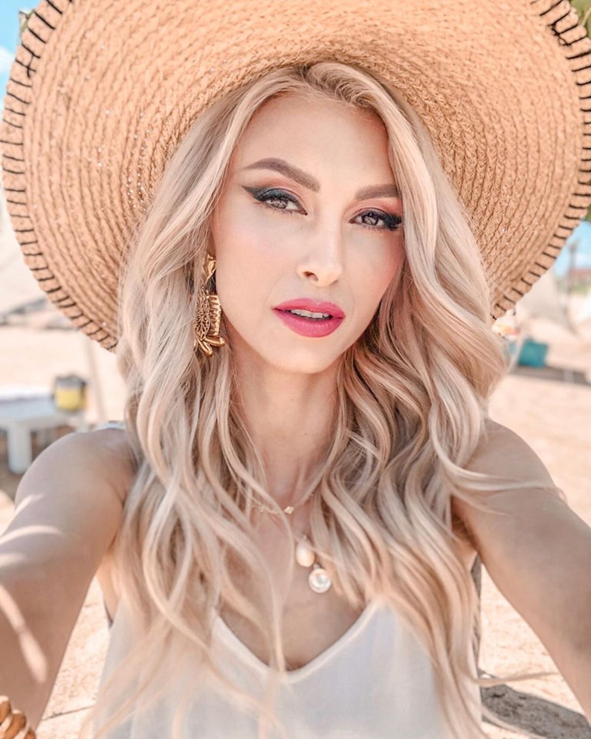 VIDEO & FOTO /// Sunt cunoscute și fac ravagii pe rețelele de socializare » Ce sporturi practică cele mai SEXY artiste din România: „Antrenorul m-a terorizat!”