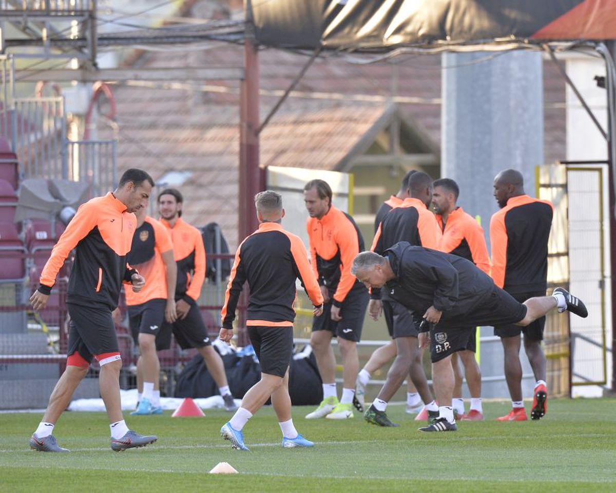 CFR CLUJ - LAZIO // GALERIE FOTO + VIDEO Dan Petrescu și Simone Inzaghi au abordat total diferit ziua dinaintea meciului » Imaginea surprisă de fotoreporterul GSP în Gruia