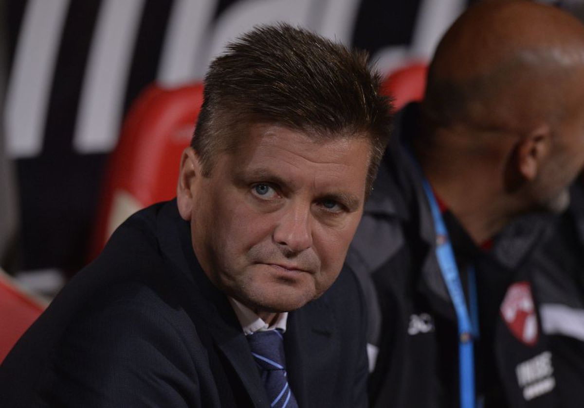 DINAMO - GAZ METAN 2-0 //  Dinamo trece de Gaz Metan! FOTO + VIDEO Echipa lui Uhrin urcă în elită: două goluri și „câinii” sunt pe loc de play-off