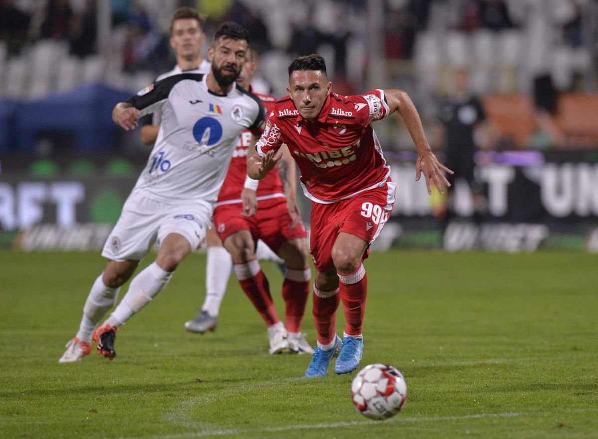 DINAMO - GAZ METAN 2-0 //  Dinamo trece de Gaz Metan! FOTO + VIDEO Echipa lui Uhrin urcă în elită: două goluri și „câinii” sunt pe loc de play-off