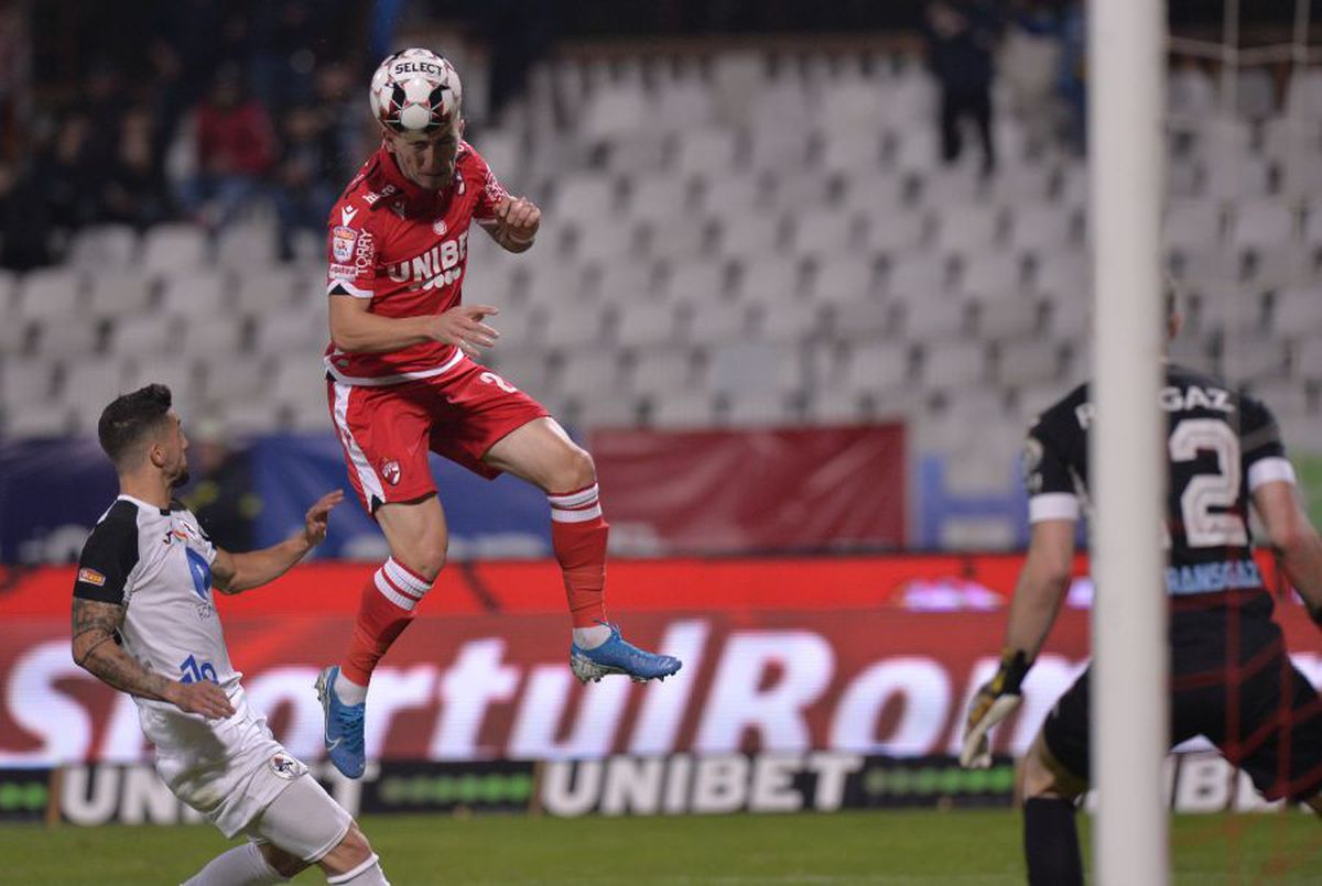 DINAMO - GAZ METAN 2-0 //  Dinamo trece de Gaz Metan! FOTO + VIDEO Echipa lui Uhrin urcă în elită: două goluri și „câinii” sunt pe loc de play-off