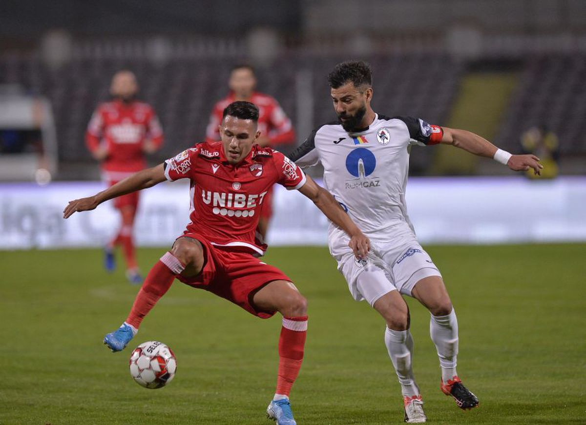 DINAMO - GAZ METAN 2-0 //  Dinamo trece de Gaz Metan! FOTO + VIDEO Echipa lui Uhrin urcă în elită: două goluri și „câinii” sunt pe loc de play-off