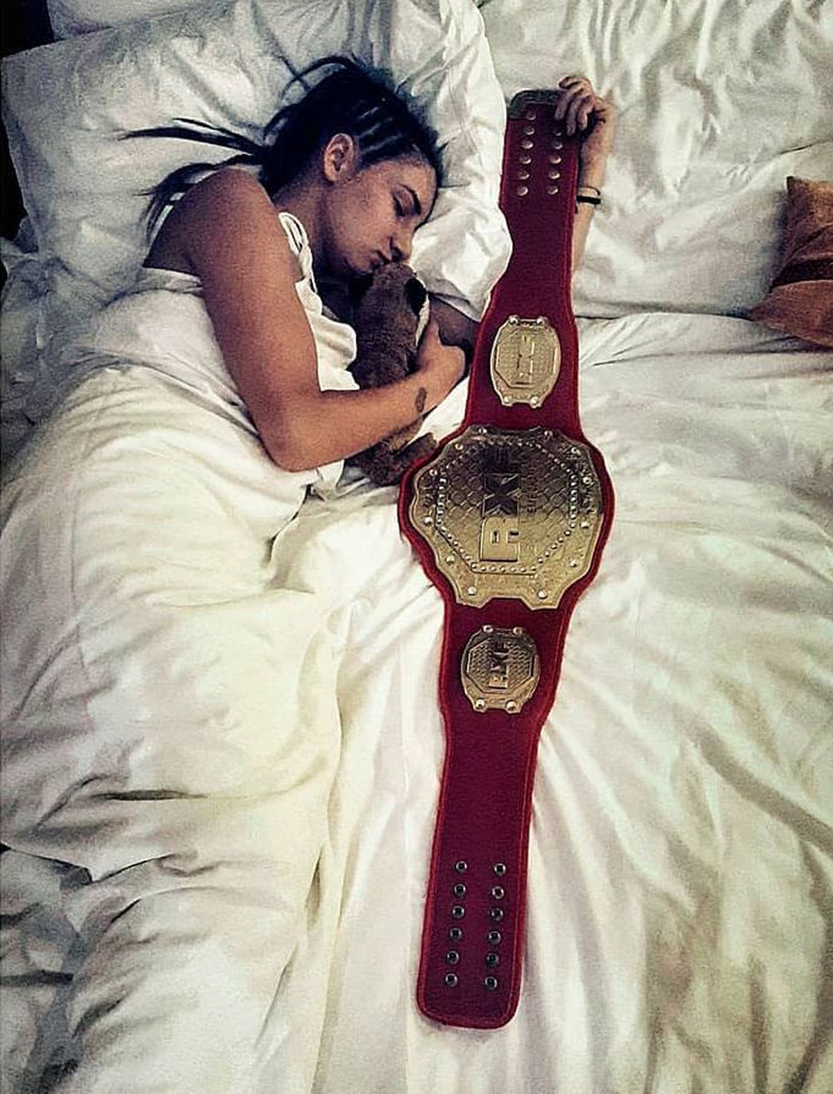 FOTO Diana Belbiță se pregătește de debutul în UFC: bărbatul care e mereu alături de ea
