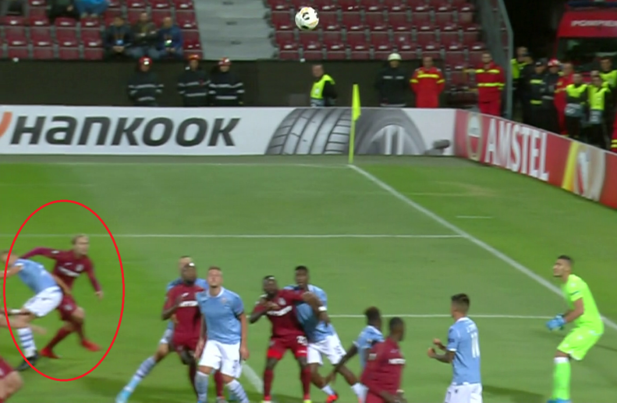 CFR CLUJ - LAZIO // FOTO Noroc că nu e VAR! „Vulpoiul” Djokovic a scos un penalty inexistent și campioana României a egalat