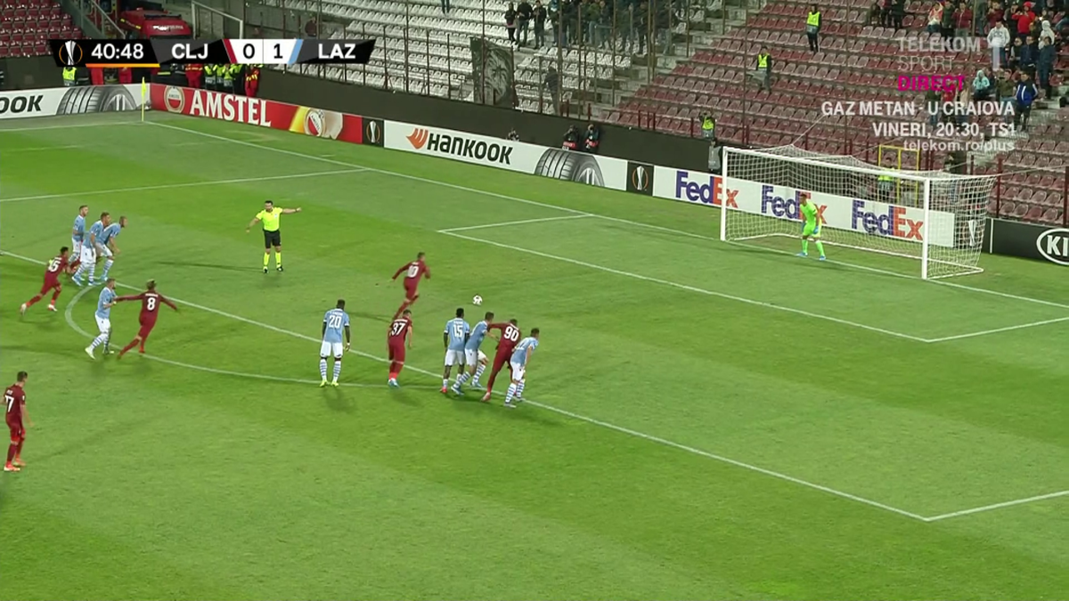 CFR CLUJ - LAZIO 2-1 // FOTO Noroc că nu e VAR! „Vulpoiul” Djokovic l-a păcălit pe arbitru și a obținut un penalty-ul din care Deac a egalat