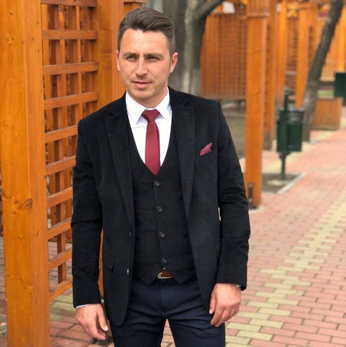 Ilie Poenaru și-a închis echipa în cantonament și a plecat la propria nuntă! » „Restaurantul mai era liber abia la anul”  :D