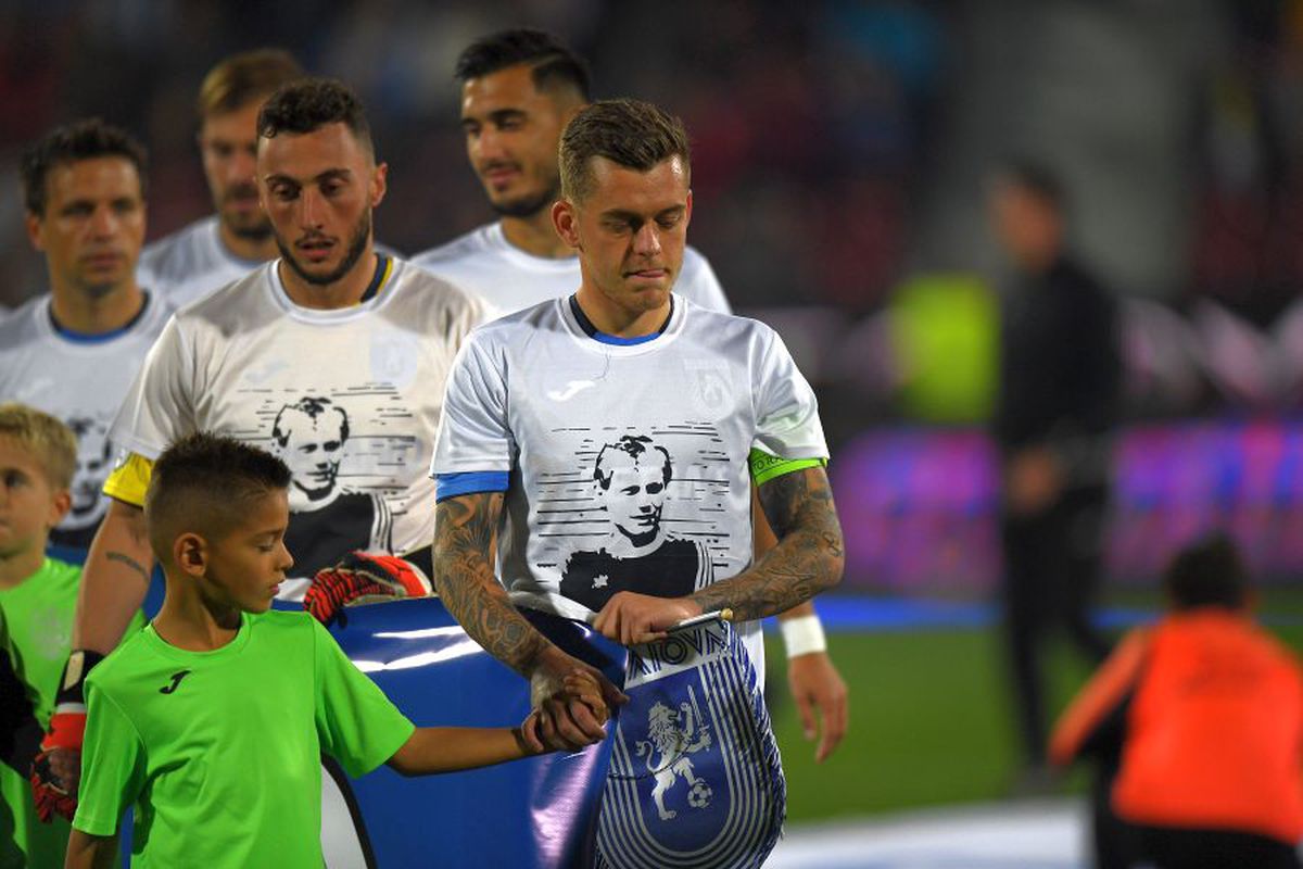 CFR CLUJ - CRAIOVA 2-0 // FOTO Gest superb al oltenilor în memoria lui Ilie Balaci: cum au ieșit pe teren jucătorii lui Victor Pițurcă