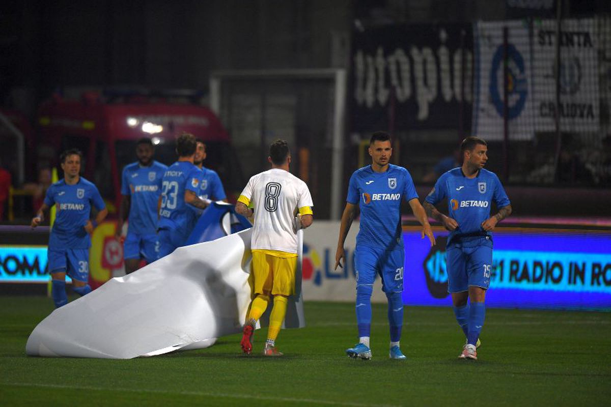 CFR CLUJ - CRAIOVA 2-0 // FOTO Gest superb al oltenilor în memoria lui Ilie Balaci: cum au ieșit pe teren jucătorii lui Victor Pițurcă