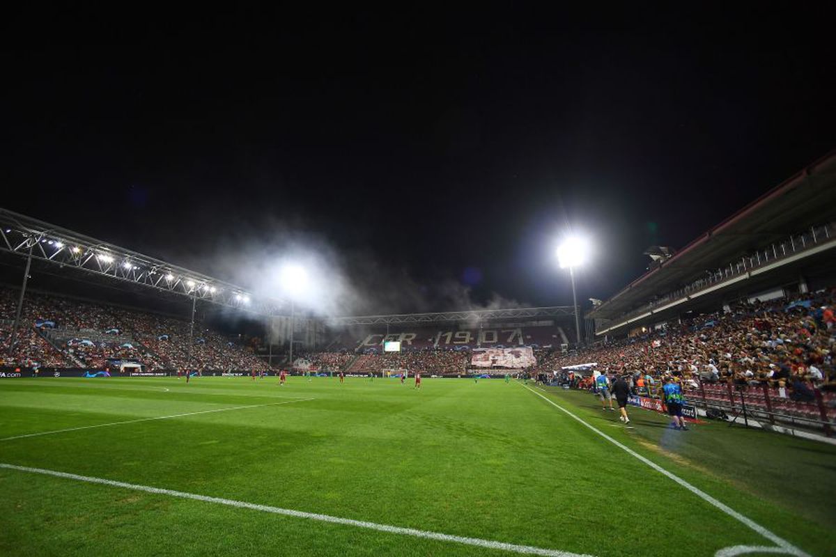 Atmosferă CFR-Slavia
