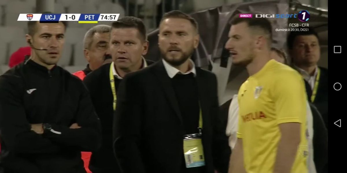 FOTO Scandal URIAȘ la U Cluj - Petrolul » Flavius Stoican a vrut să scoată echipa de pe teren! + Iureș la vestiare: „De ce m-ai eliminat, mă, băiatule?”