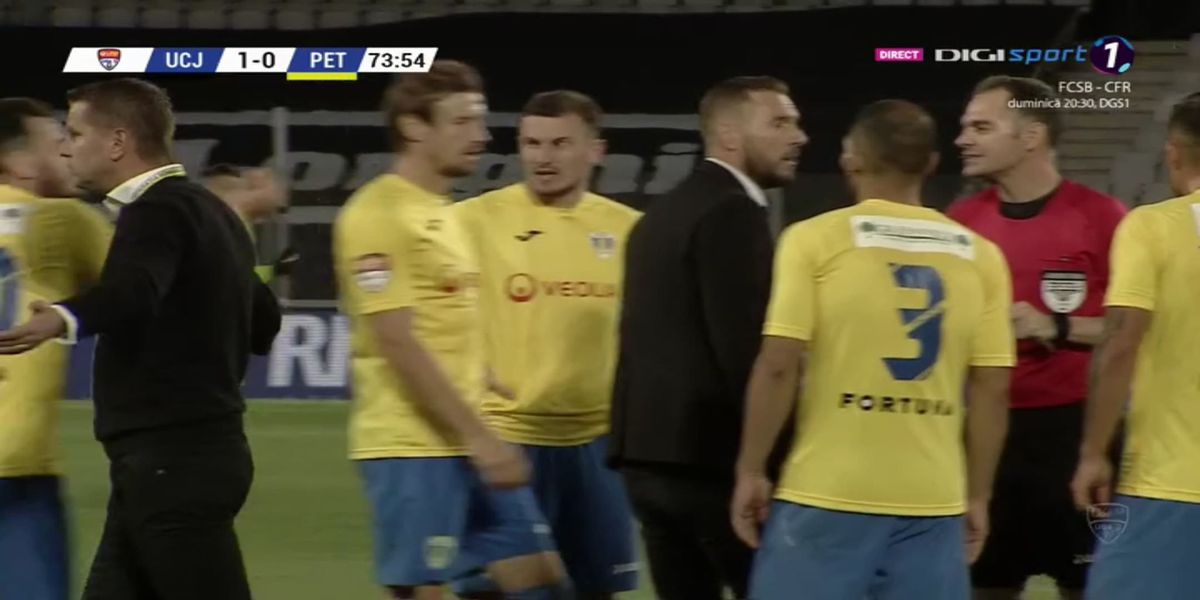 FOTO Scandal URIAȘ la U Cluj - Petrolul » Flavius Stoican a vrut să scoată echipa de pe teren! + Iureș la vestiare: „De ce m-ai eliminat, mă, băiatule?”