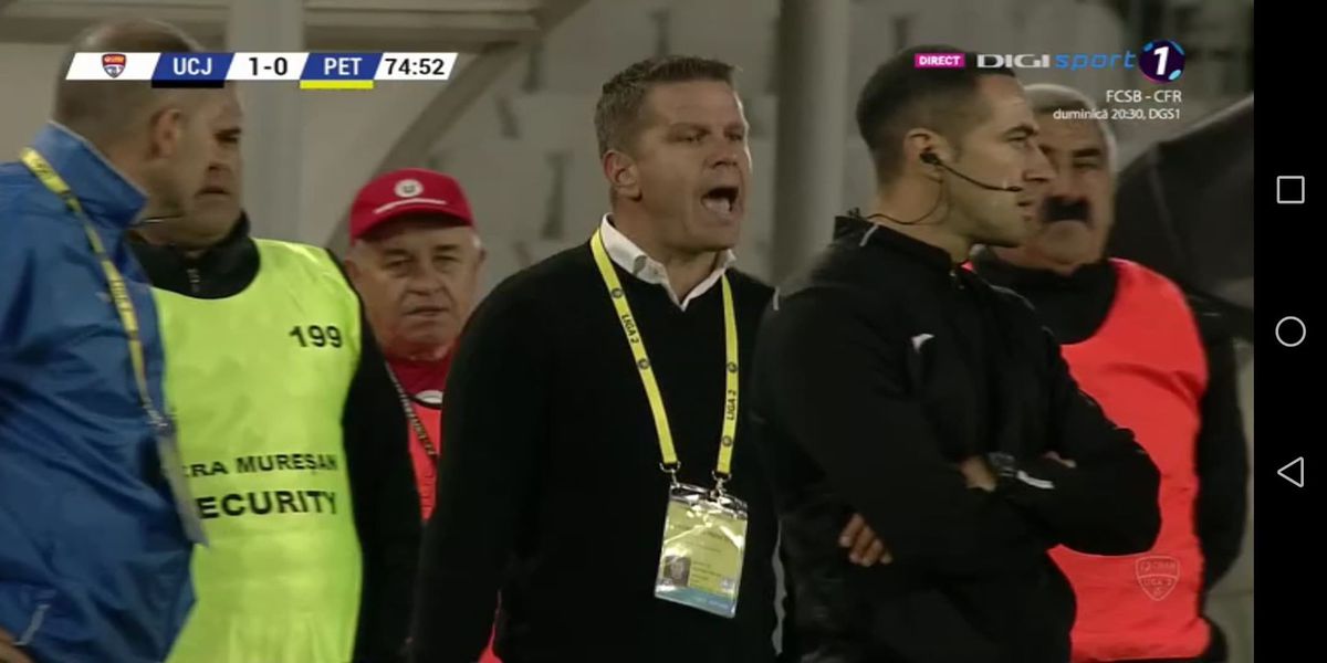 FOTO Scandal URIAȘ la U Cluj - Petrolul » Flavius Stoican a vrut să scoată echipa de pe teren! + Iureș la vestiare: „De ce m-ai eliminat, mă, băiatule?”