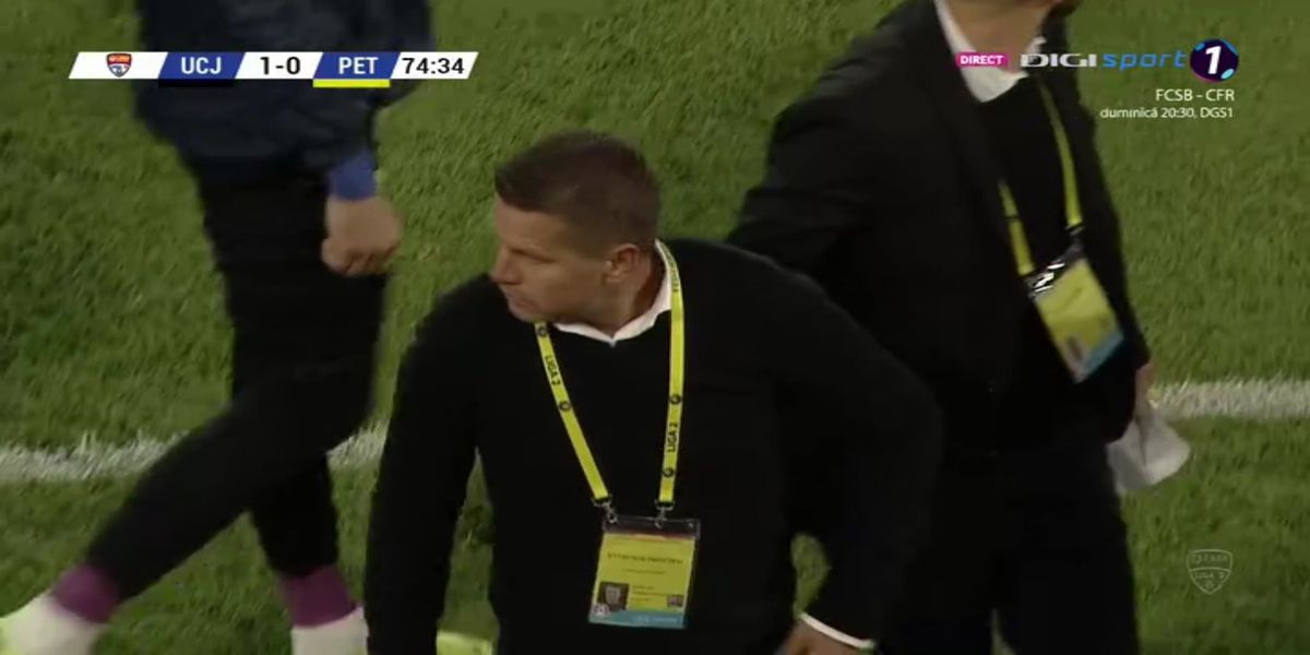 FOTO Scandal URIAȘ la U Cluj - Petrolul » Flavius Stoican a vrut să scoată echipa de pe teren! + Iureș la vestiare: „De ce m-ai eliminat, mă, băiatule?”