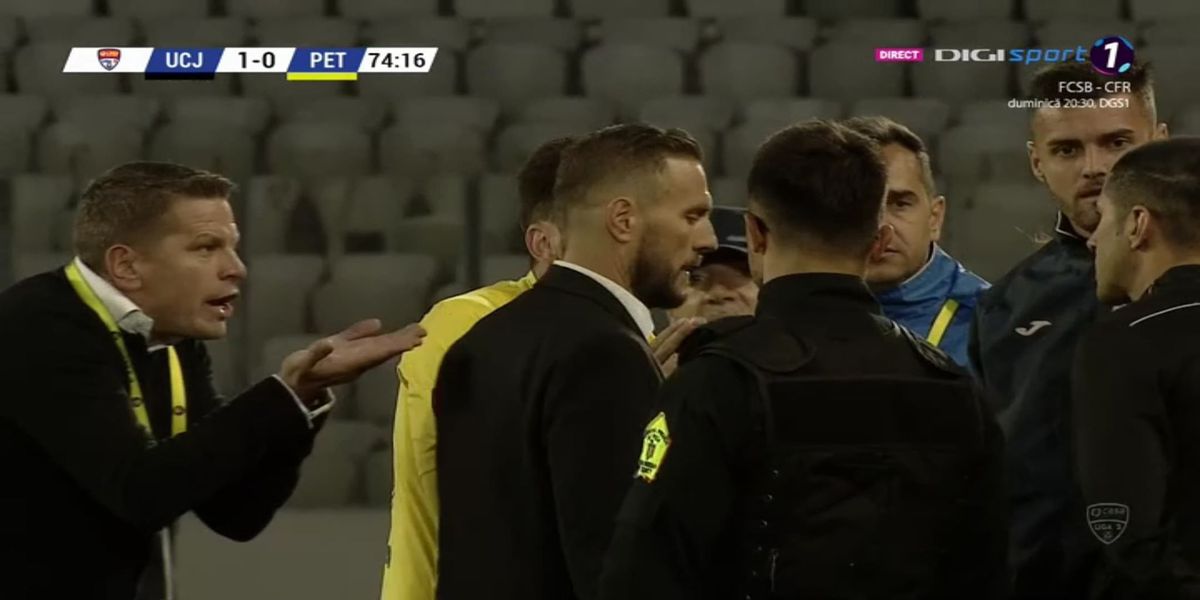 FOTO Scandal URIAȘ la U Cluj - Petrolul » Flavius Stoican a vrut să scoată echipa de pe teren! + Iureș la vestiare: „De ce m-ai eliminat, mă, băiatule?”