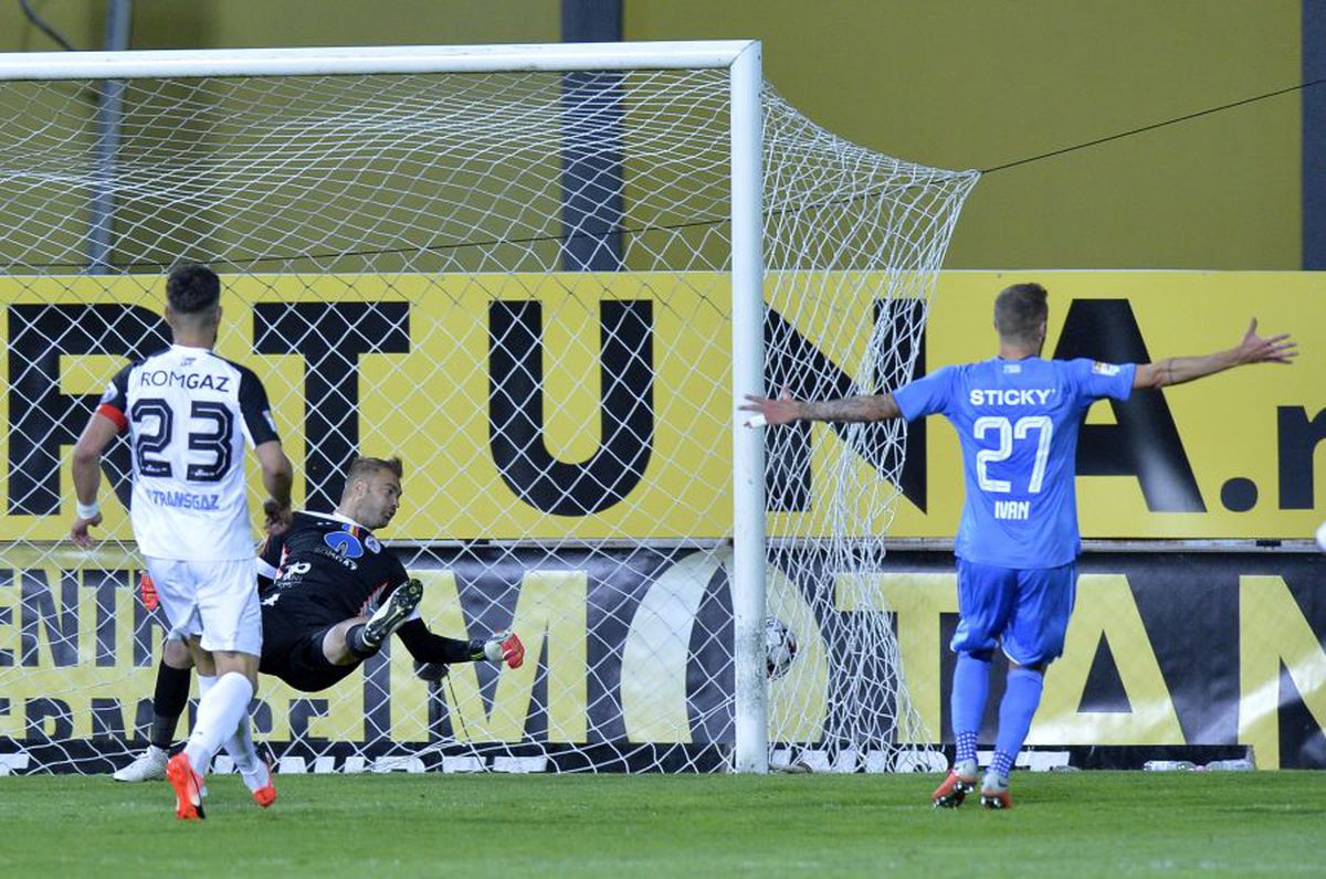 Gaz Metan - Craiova, liveTEXT+VIDEO » Vătăjelu reușește un gol superb!