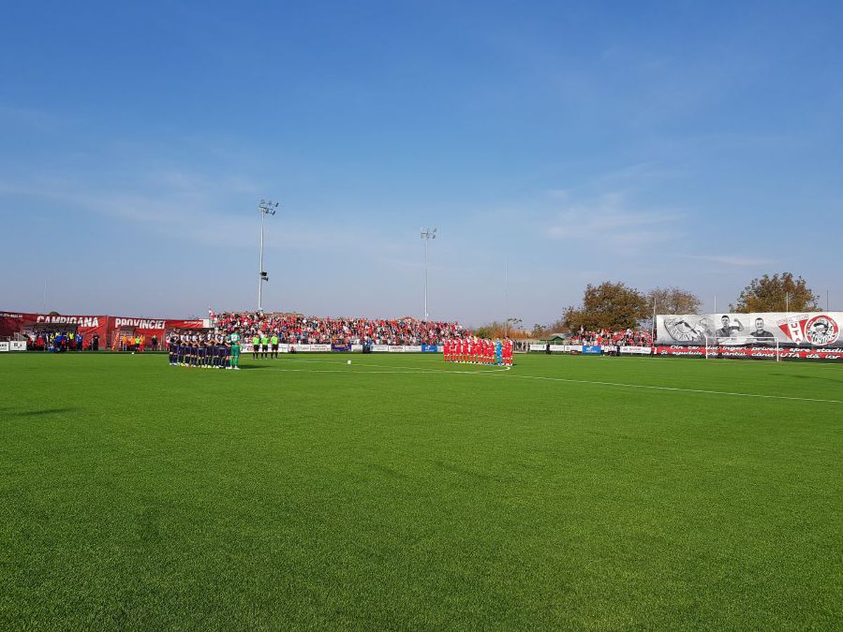 UTA - ASU POLI 1-0 // VIDEO+FOTO Cum a decurs duelul galeriilor în derby-ul Vestului » Momente de fair-play și mesaje ironice la adresa Stelei