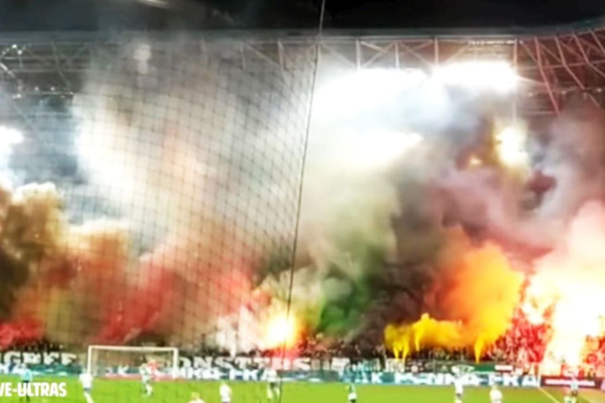 FERENCVAROS - UJPEST 1-0 // VIDEO + FOTO Atmosferă ULUITOARE la derby-ul Ungariei: ultrașii au „incendiat” stadionul!