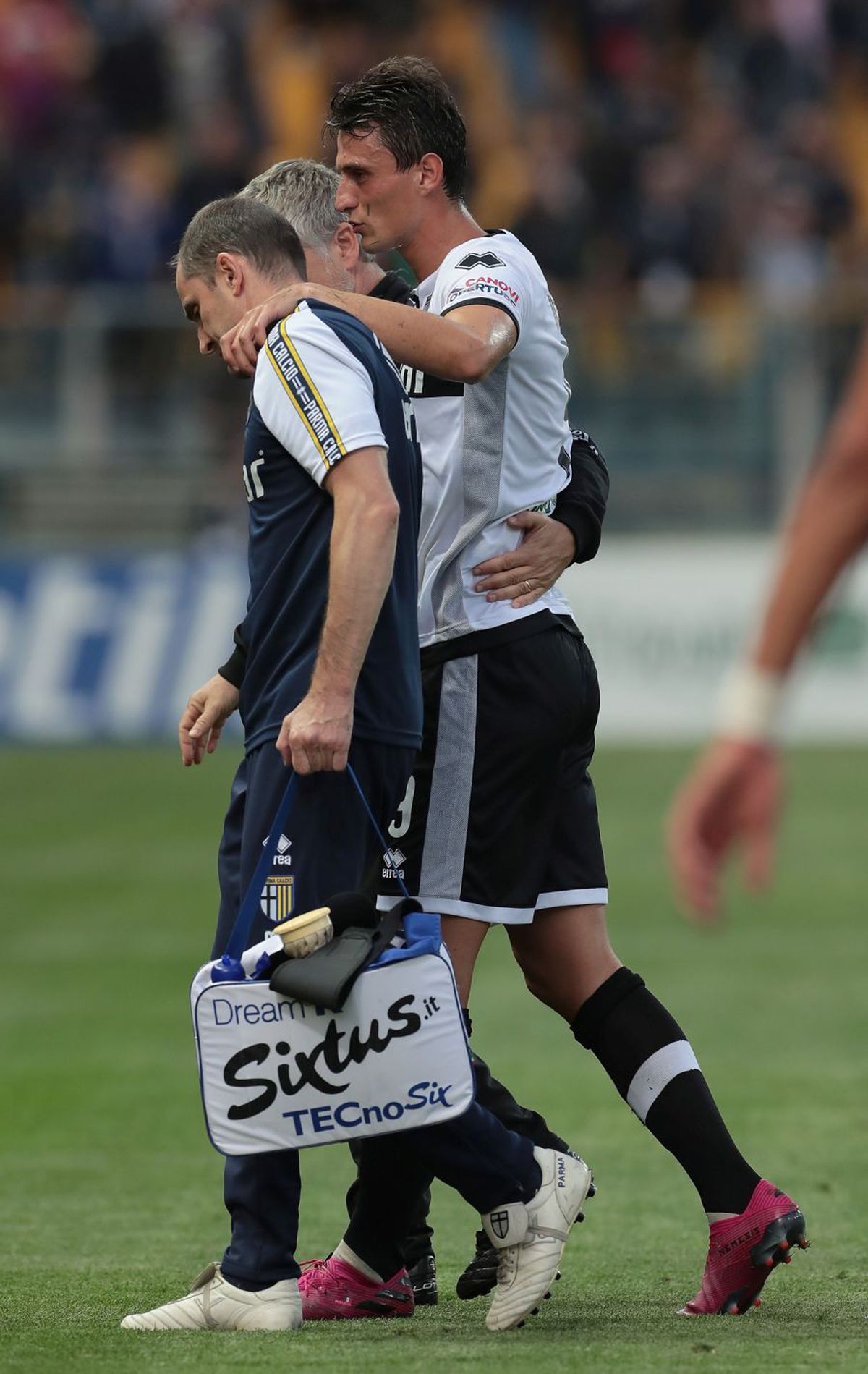 VIDEO PARMA - GENOA 5-1 // FOTO Ionuț Radu, ciuruit în Parma-Genoa, dar fără vină: a încasat 5 goluri, 3 în 7 minute