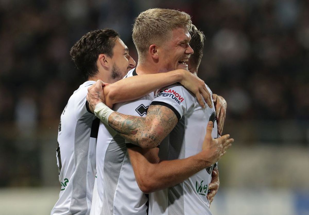 VIDEO PARMA - GENOA 5-1 // FOTO Ionuț Radu, ciuruit în Parma-Genoa, dar fără vină: a încasat 5 goluri, 3 în 7 minute