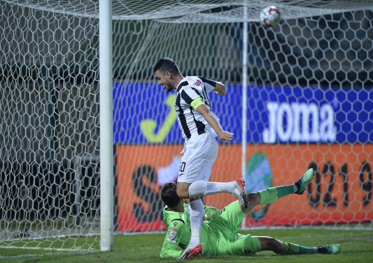 GALERIE FOTO Astra - Dinamo 3-2 // Cronică Cristian Geambașu: „Astra-i apărare, Dusan?”