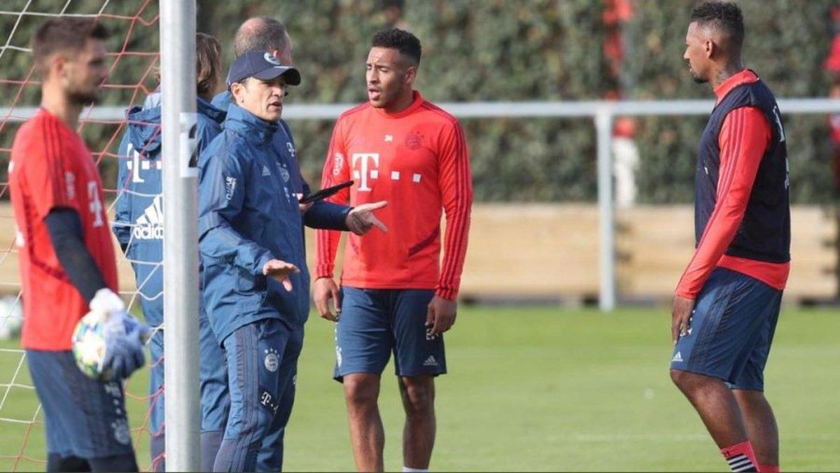 FOTO Panică la antrenamentul lui Bayern » Corentin Tolisso s-a prăbușit la pământ ținându-se cu mâna de piept! Antrenamentul a fost suspendat