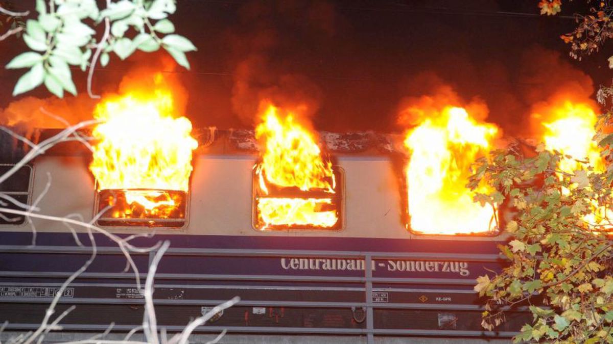 FOTO Tren cu fani, în flăcări la Berlin! Suporterii lui Freiburg, probleme când se întorceau de la meci