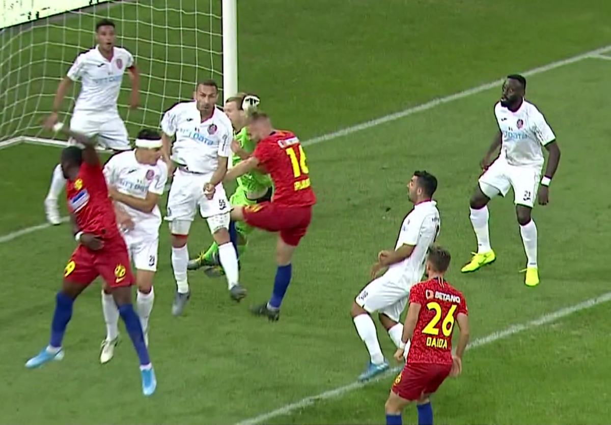 FCSB - CFR CLUJ // FOTO UPDATE Porumboiu a clarificat faza din prima repriză: „Dacă era VAR, sigur se dădea 11 metri!”