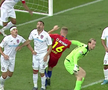 FCSB - CFR CLUJ // FOTO Arlauskis l-a lovit cu pumnul în față pe Planic, dar arbitrul a lăsat jocul să continue
