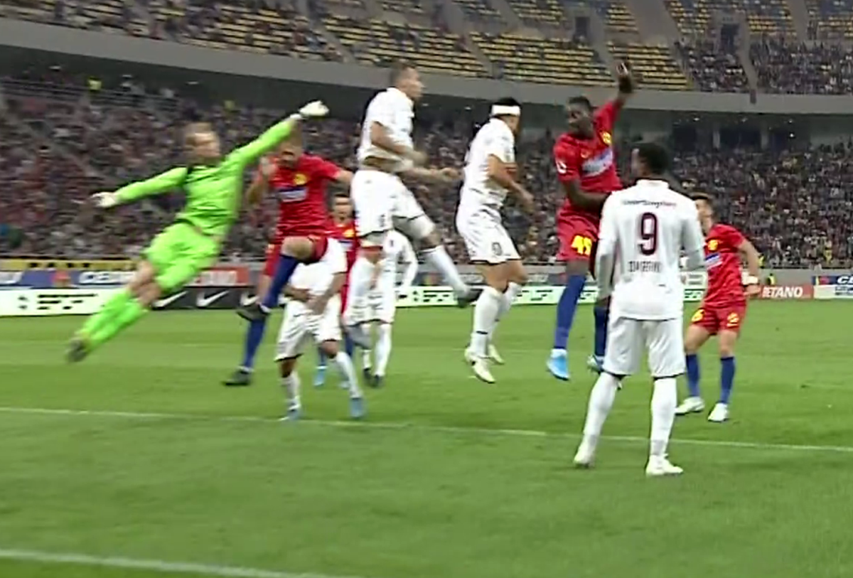 FCSB - CFR CLUJ // FOTO UPDATE Porumboiu a clarificat faza din prima repriză: „Dacă era VAR, sigur se dădea 11 metri!”
