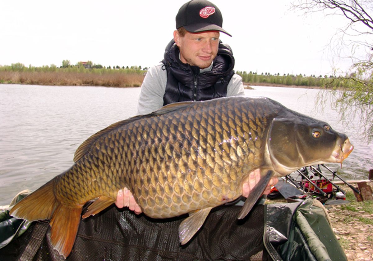 CFR CLUJ // FOTO Latura mai puțin văzută a lui Giedrius Arlauskis, portarul CFR-ului » Chef de sushi, pescar, vânător și golfer