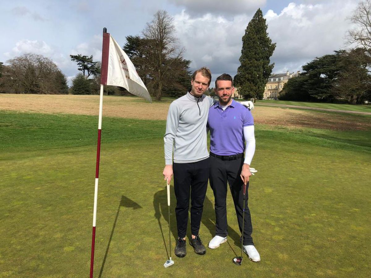 CFR CLUJ // FOTO Latura mai puțin văzută a lui Giedrius Arlauskis, portarul CFR-ului » Chef de sushi, pescar, vânător și golfer