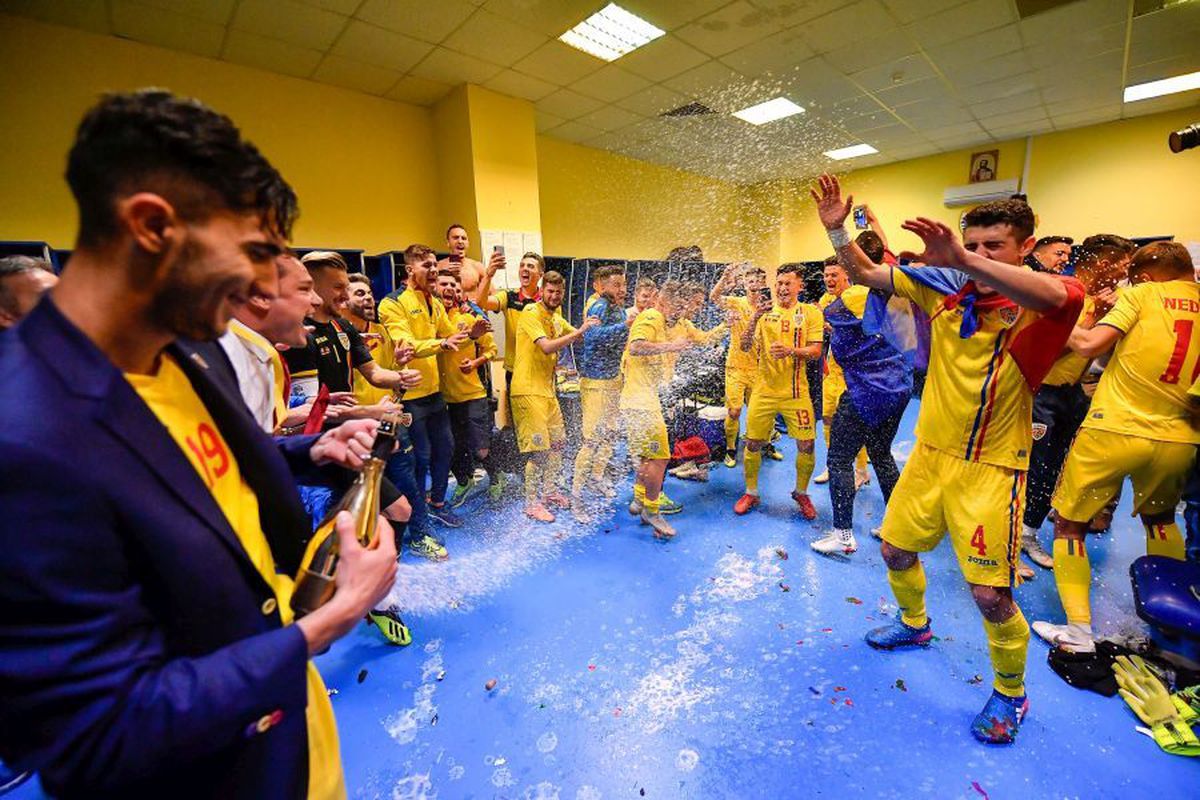 UPDATE Mirel Rădoi a cerut ca Vlad Munteanu să nu mai apară în preajma lotului U21! Detalii despre ceartă: i-a atenționat pe jucători că le-a luat șampanie scumpă și intervine în timpul ședințelor tehnice